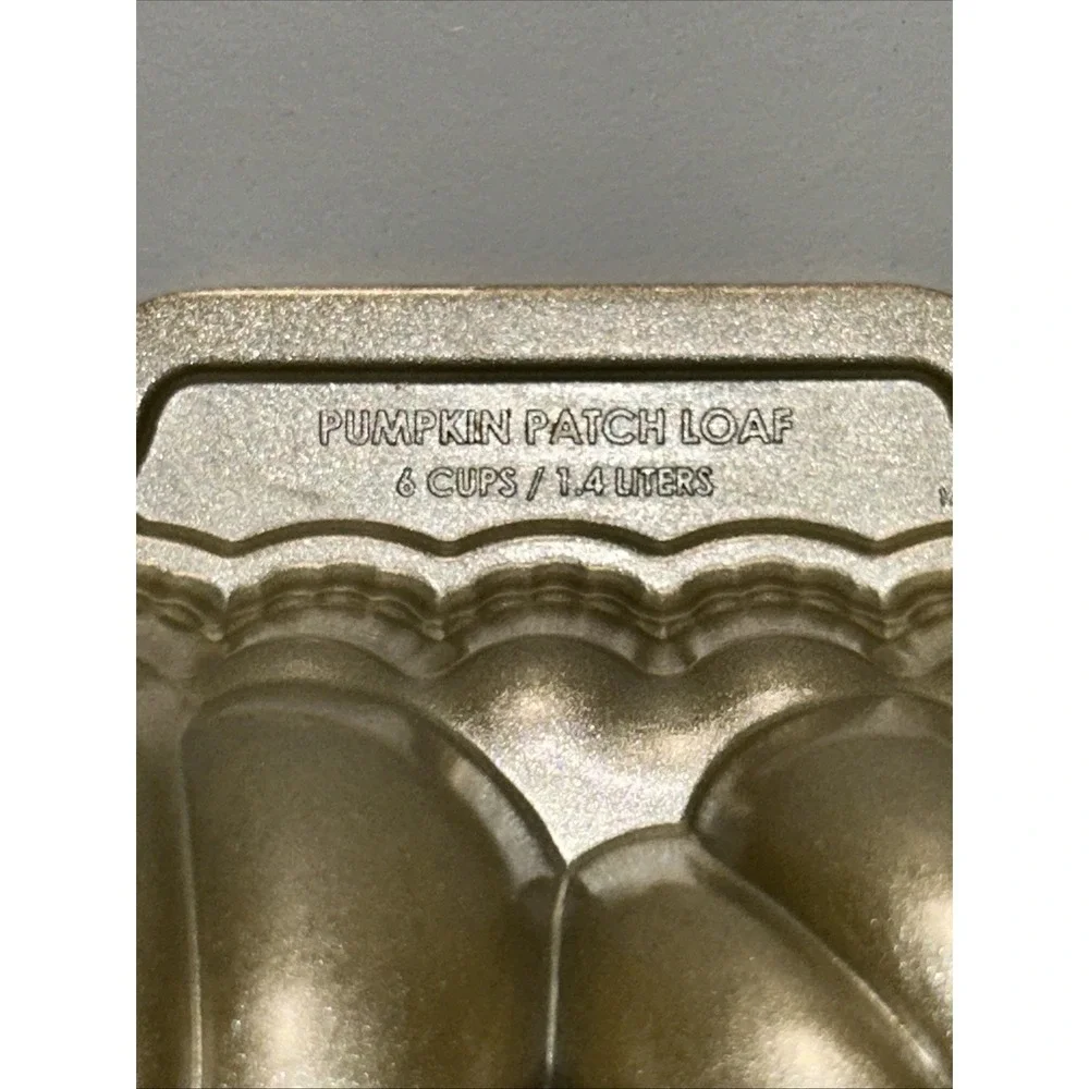 NORDIC WARE 3D‎ Pumpkin Parch Loaf Pan 6-CUP Heavy Cast Non-stick 8